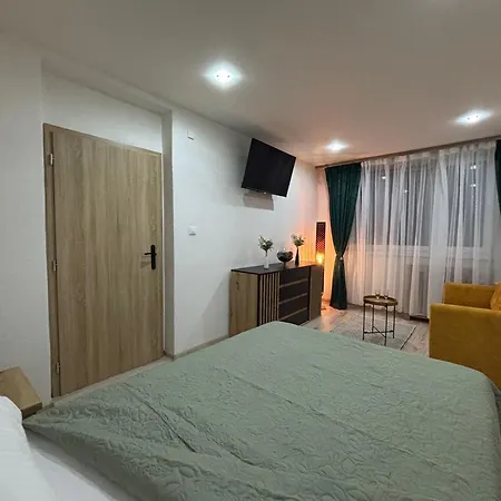 Emeraldia - Quiet Urban Hideaway With Modern Style