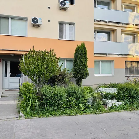 Emeraldia - Quiet Urban Hideaway With Modern Style