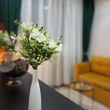 Emeraldia - Quiet Urban Hideaway With Modern Style Apartment
