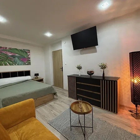 Apartment Emeraldia - Quiet Urban Hideaway With Modern Style