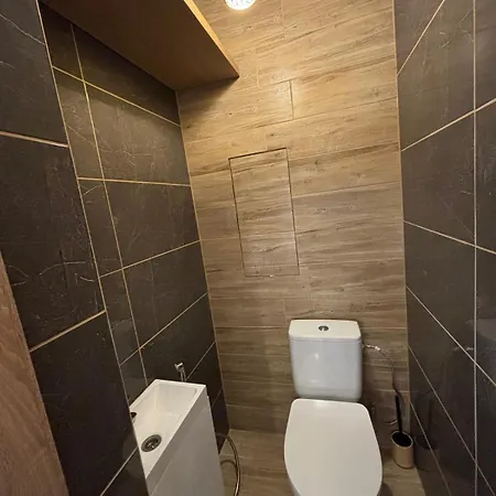 Emeraldia - Quiet Urban Hideaway With Modern Style Apartment *