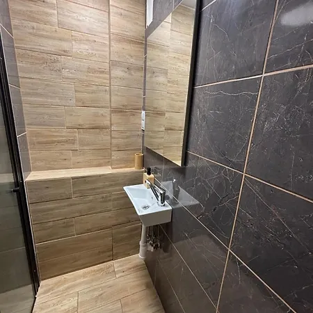 Emeraldia - Quiet Urban Hideaway With Modern Style 아파트