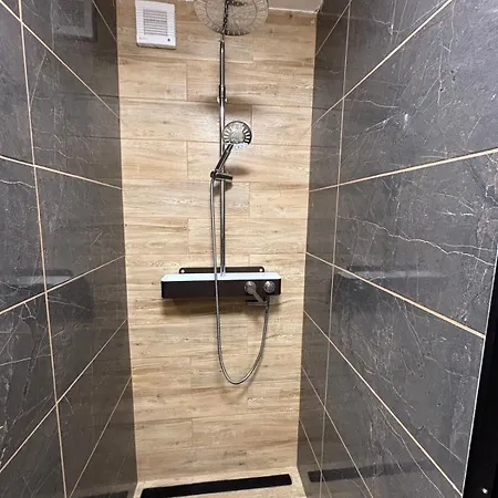 Emeraldia - Quiet Urban Hideaway With Modern Style 普列维扎